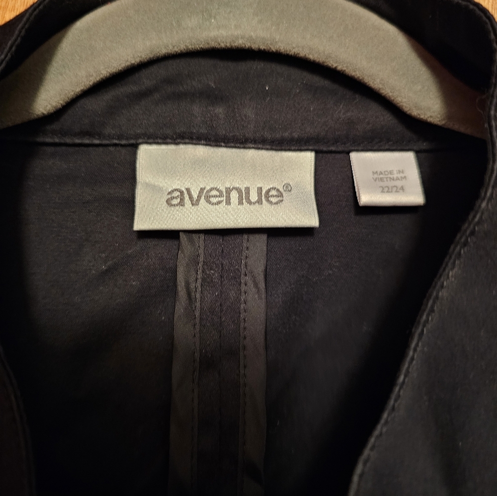 Black structured jacket with silver zippers -Avenue sz 22/24